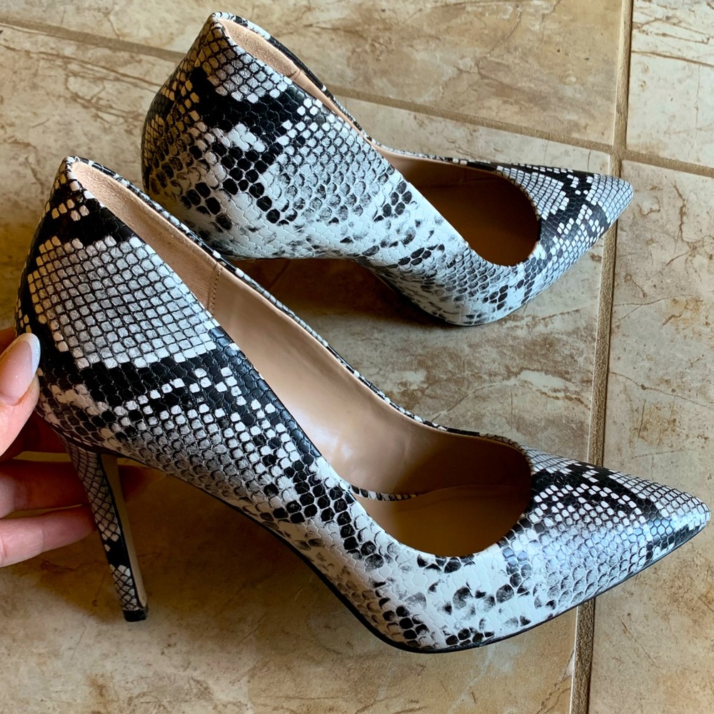 Mix No. 6 Snake Print Pumps